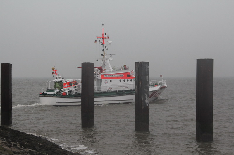 13DP-2012-042 Bild0084c.JPG - Auslaufen des SK VORMANN STEFFENS nach Helgoland